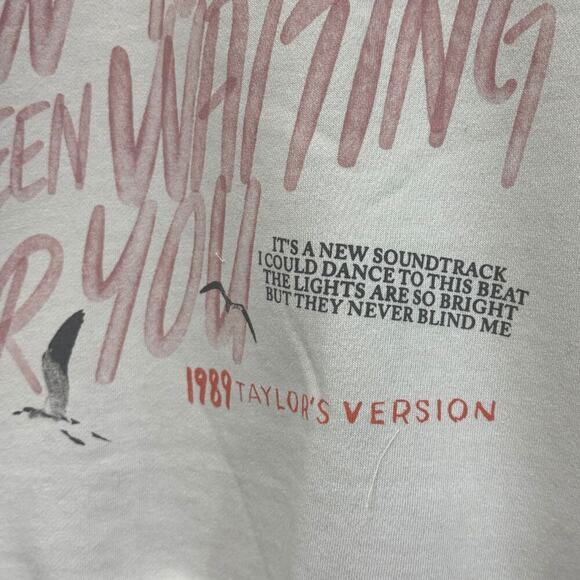 NEW Taylor Swift 1989 Sweatshirt size Medium Welcome to New York Pullover Fleece - Picture 5 of 7